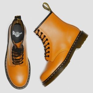 NWT Dr. Martens 1460 Smooth Leather Lace Up Boots in Pumpkin Orange